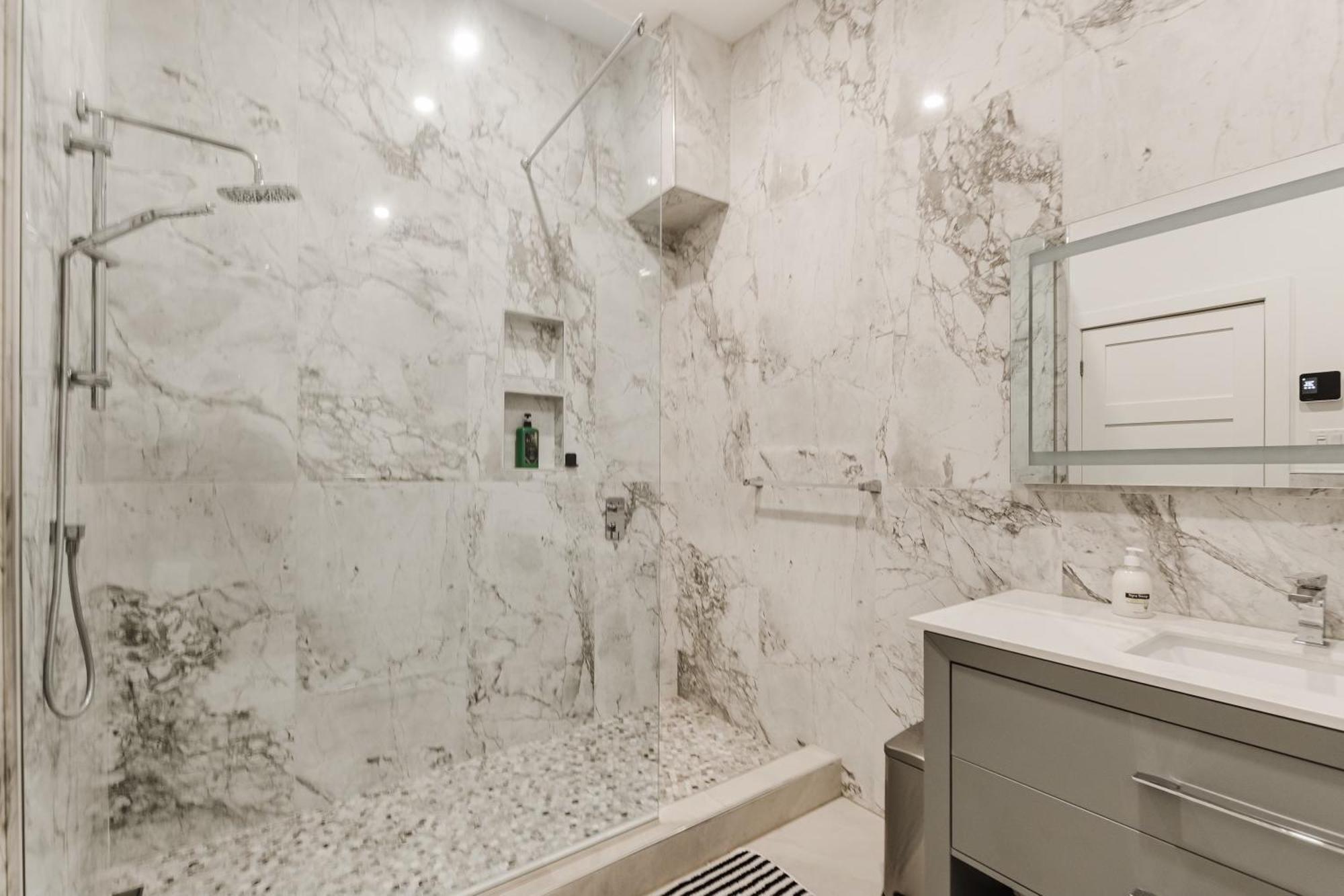 Elegant 3 Bedroom Apartment In Old Port - 302 Montreal Bagian luar foto