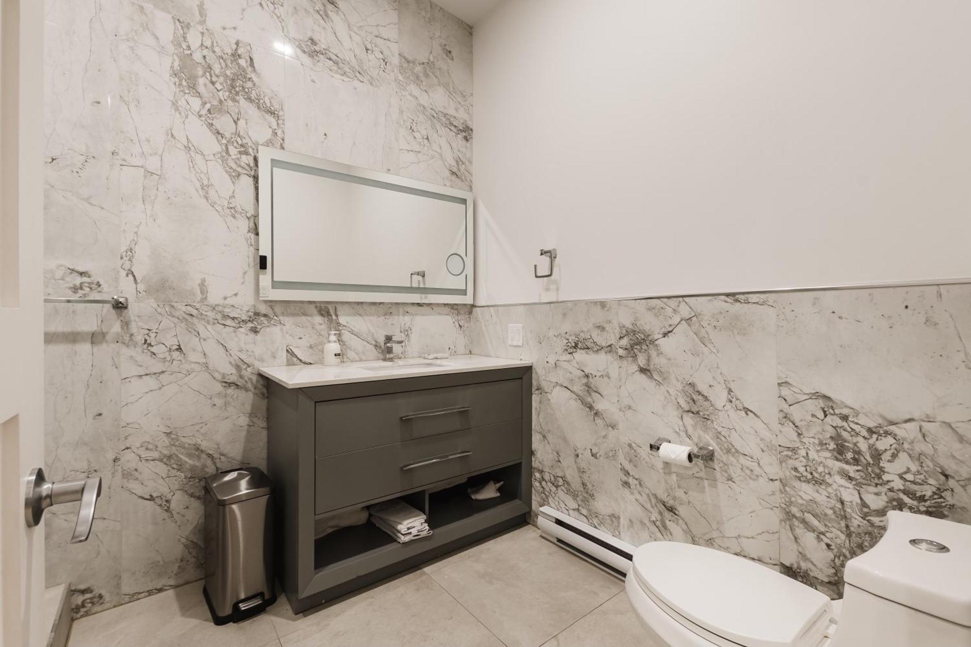 Elegant 3 Bedroom Apartment In Old Port - 302 Montreal Bagian luar foto